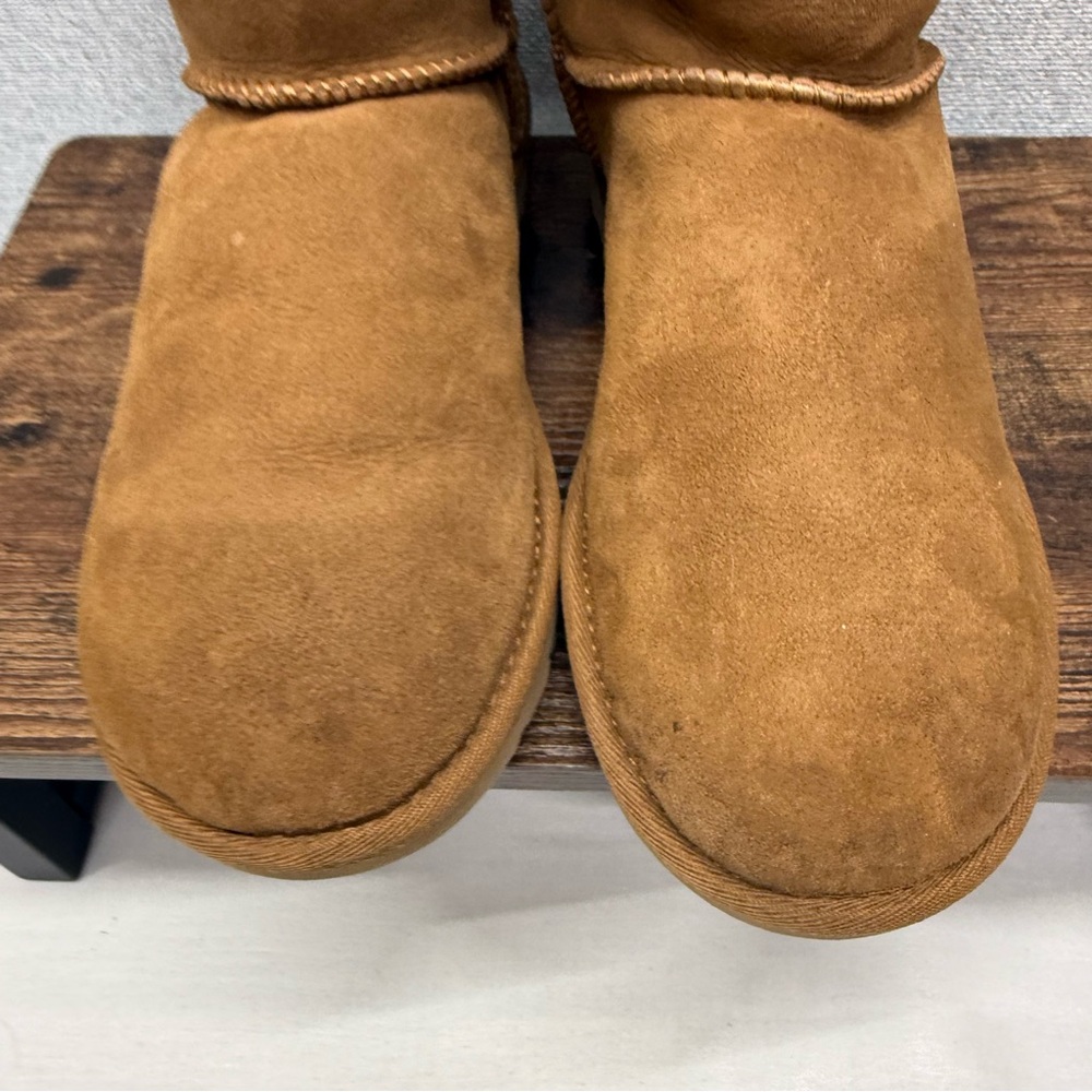 UGG Chestnut Short Suede Boot - Picture 4 of 8